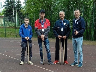 Мы играем в городки в своё удовольствие.